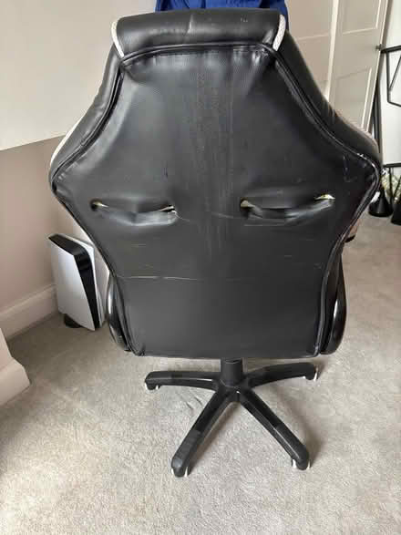 Photo of free gaming chair (Furzedown Tooting) #2