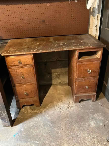 Photo of free Desk (SE Massillon) #1