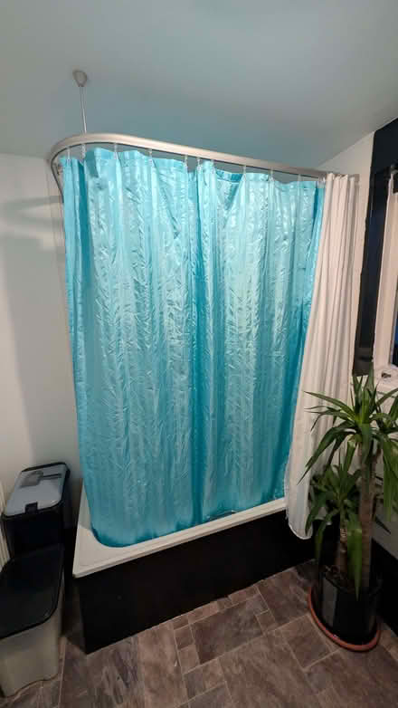 Photo of free Shower curtain with matching bath matt (Belle Vue WF1) #2