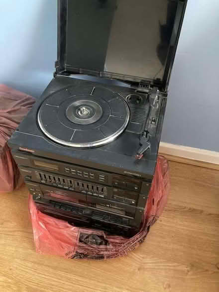 Photo of free Music system and speakers (Lee Chapel SS16) #1