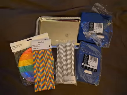 Photo of free Paper plates, napkins, straws (Upper West Side 10023) #1