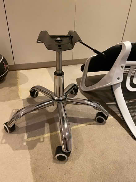 Photo of free Office chair for teenagers (BR7) #1