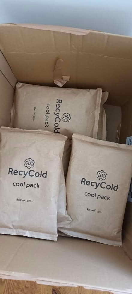 Photo of free ice/cool packs (Simmondley SK13) #1