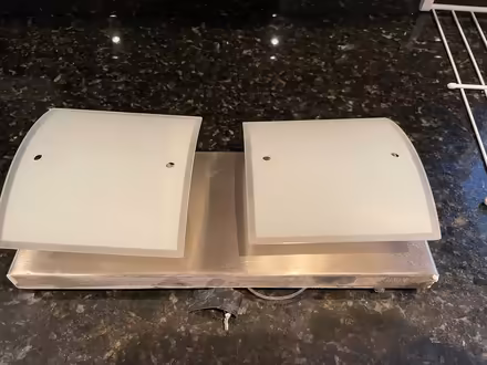 Photo of free Bathroom light fixture G9 40w 120v (Clarkson L5J 2X6) #1