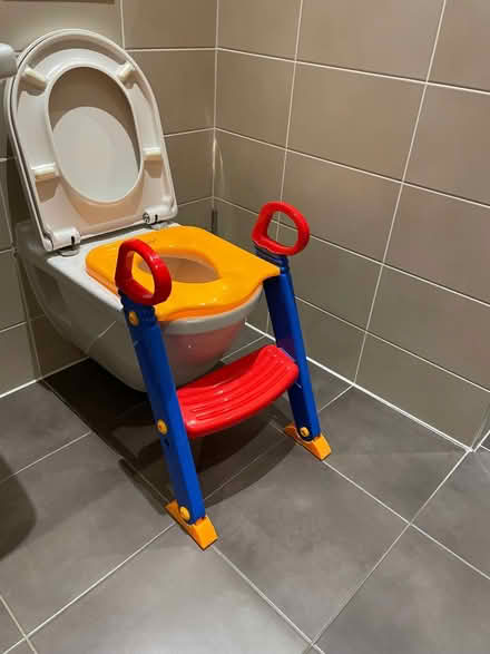 Photo of free Child’s toilet seat (Halton LA2) #2