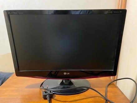 Photo of free 22 inch screen (Aldershot) #1