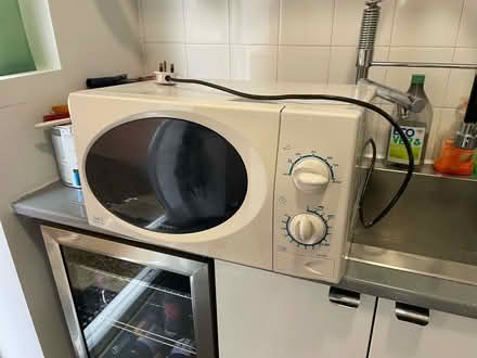 Photo of free Microwave, Samsung 800w (London Rd, HW HP11) #2