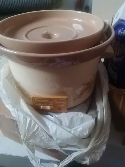 Photo of free Small slow cooker (PO12) #2