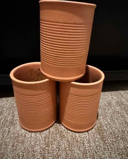 Photo of free Terracotta plant pots (Purley CR8) #1
