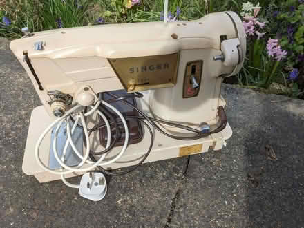 Photo of free SINGER SEWING MACHINE - Spares/Repair/Condition unknown (IP3) #1