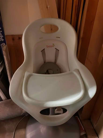 Photo of free Modern high chair (Hollin Hills) #1
