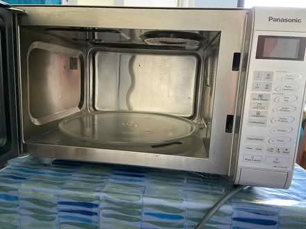 Photo of free Panasonic NN-CT562M Microwave Oven (Donnington/Speen) #2
