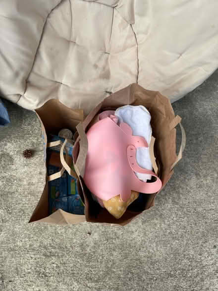 Photo of free Baby food & bibs (Suitland near Andrews AFB) #1