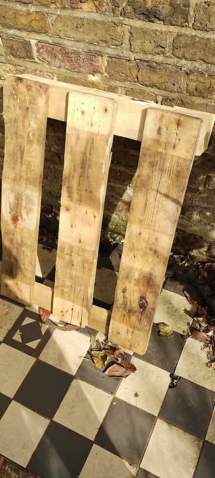 Photo of free Small wooden pallet (Central Watford WD17) #1
