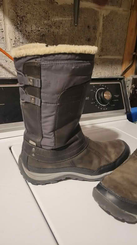 Photo of free Size 8 winter boots (Manor park) #1