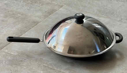 Photo of free Circulon Wok with lid: 36cm / 14” (East Marden) #1