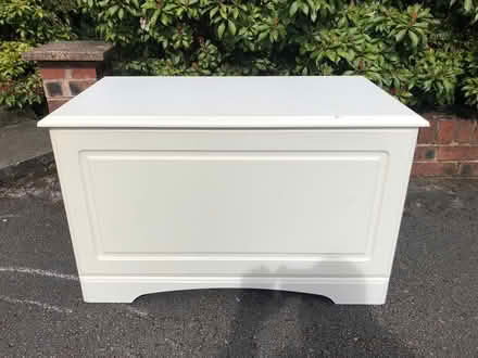 Photo of free White ottoman (L9) #1