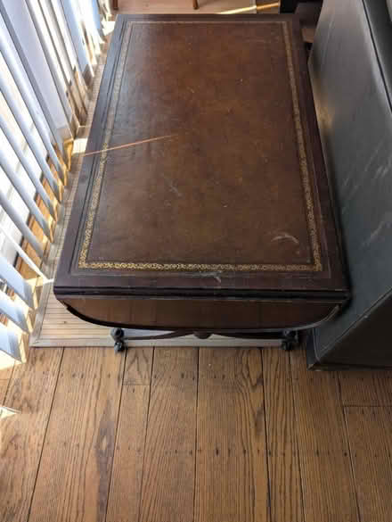 Photo of free stands, and table (La Barranca and Elena) #1