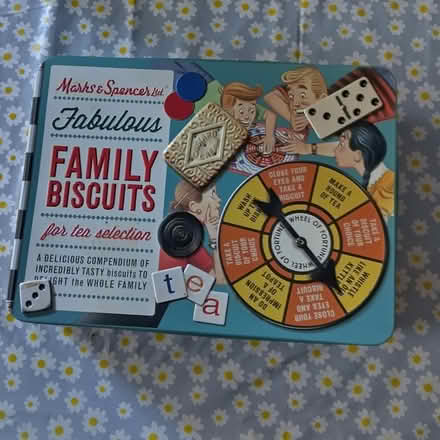 Photo of free Tin with game themed decoration (BH9) #1
