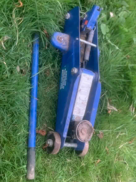 Photo of free 2 tonne trolley jack (Farlington PO6) #1