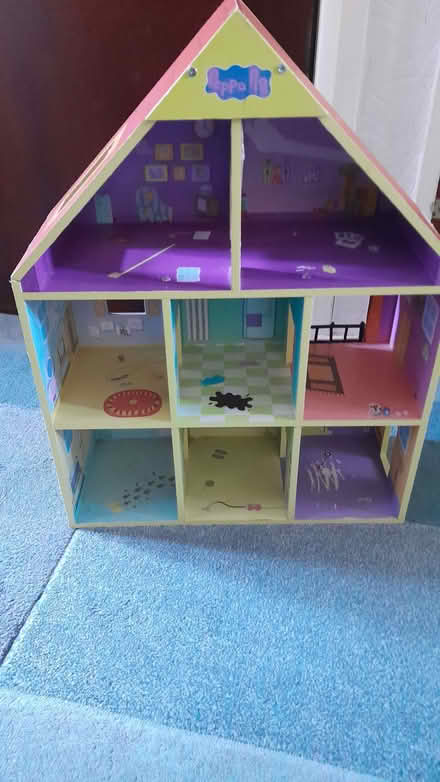 Photo of free Peppa Pig Wooden House (Wildridings RG12) #1