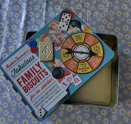 Photo of free Tin with game themed decoration (BH9) #2