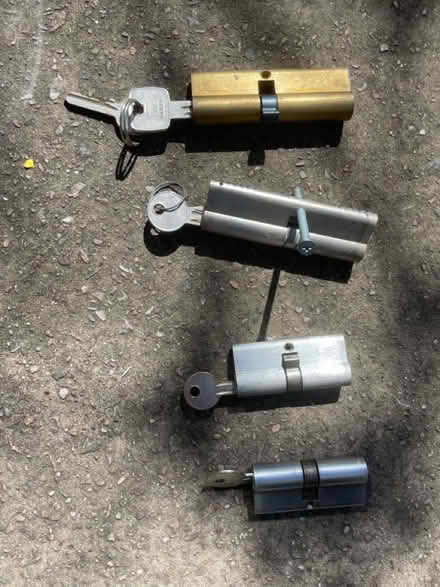 Photo of free Assorted locks / keys/ x1 handle (SW9) #1