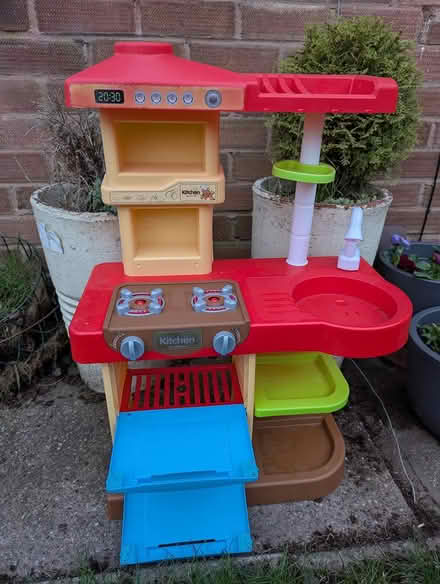 Photo of free Toy kitchen for young toddlers (Charnock S12) #2