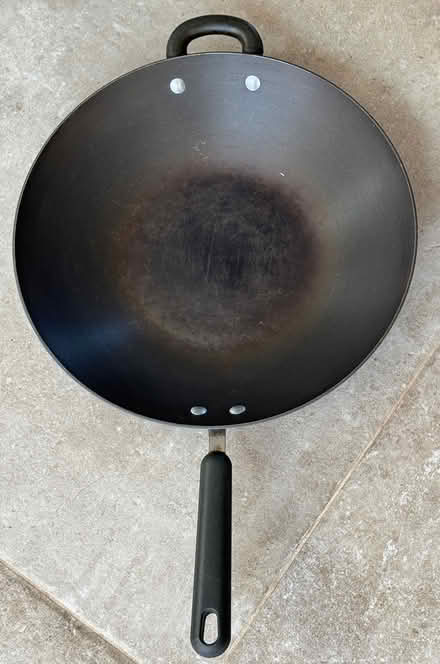 Photo of free Circulon Wok with lid: 36cm / 14” (East Marden) #2