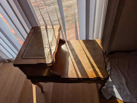 Photo of free stands, and table (La Barranca and Elena) #2
