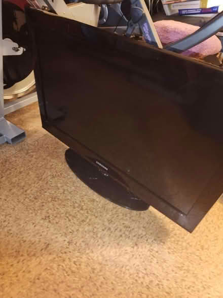 Photo of free Flat screen TV (Temple Hills,MD) #1
