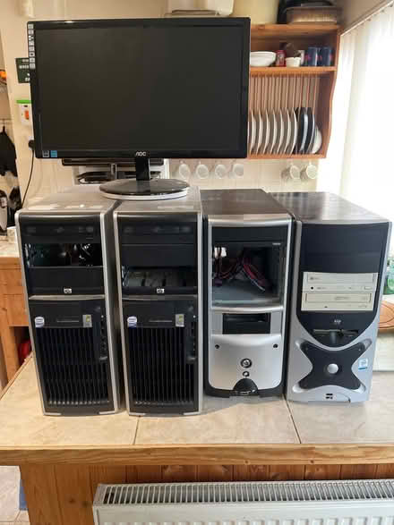 Photo of free PCs and monitors (CV11) #1