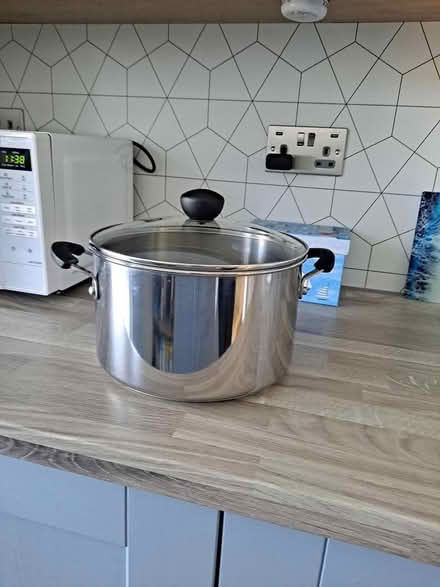 Photo of free Casserole Pot (Fareham creek 8) #1