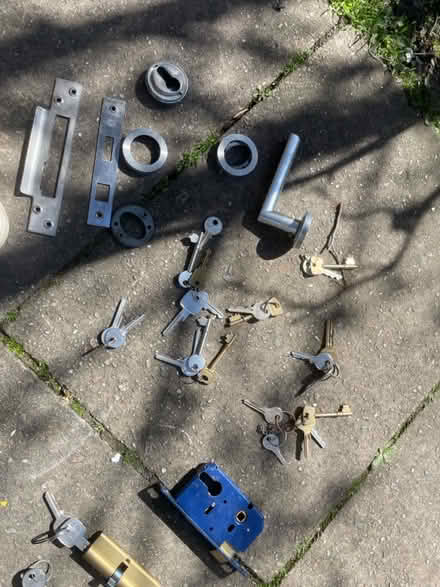 Photo of free Assorted locks / keys/ x1 handle (SW9) #2