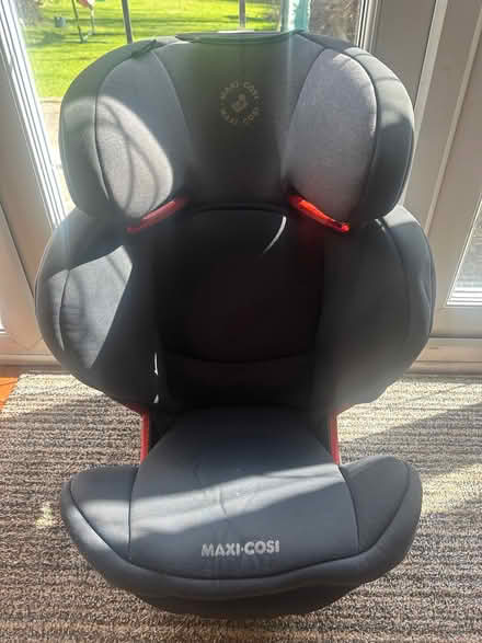Photo of free Maxi Cosi Car seat - ISO fix (Maiden Erlegh Nature Reserve RG6) #2