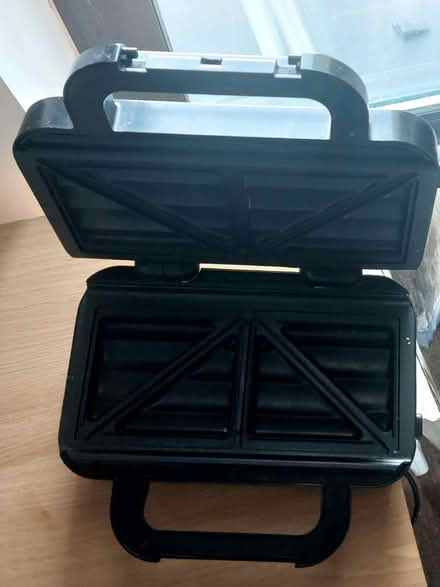 Photo of free Breville Sandwich Toaster (Rotherham S60) #3