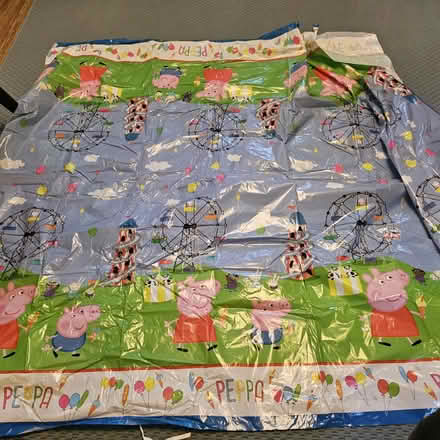 Photo of free Peppa pig tablecloth (EH4) #2