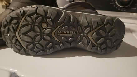 Photo of free Size 8 winter boots (Manor park) #4
