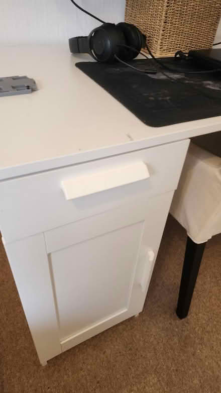 Photo of free Solid white office desk (Ham TW10) #1