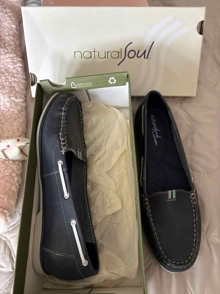 Photo of free women’s size 10 Naturalizer loafers (Aberdeen) #1