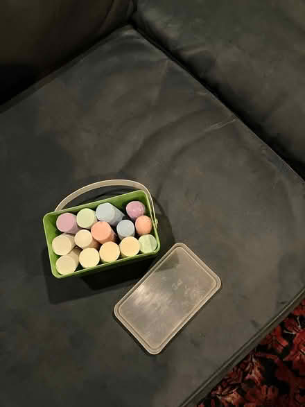 Photo of free sidewalk chalk (White Oaks area of San Carlos) #1