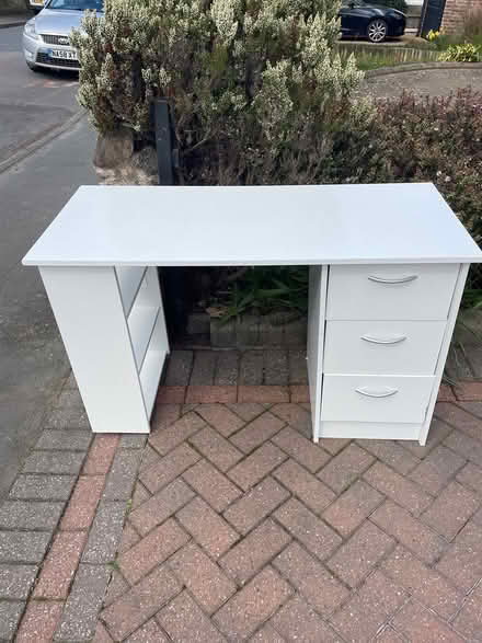 Photo of free White desk with drawers (Solihull B92 7JB) #3