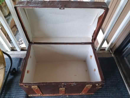Photo of free trunk (Bellevue BCC area) #3