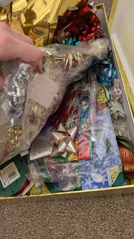 Photo of free Gold Christmas box (Desford LE9) #1