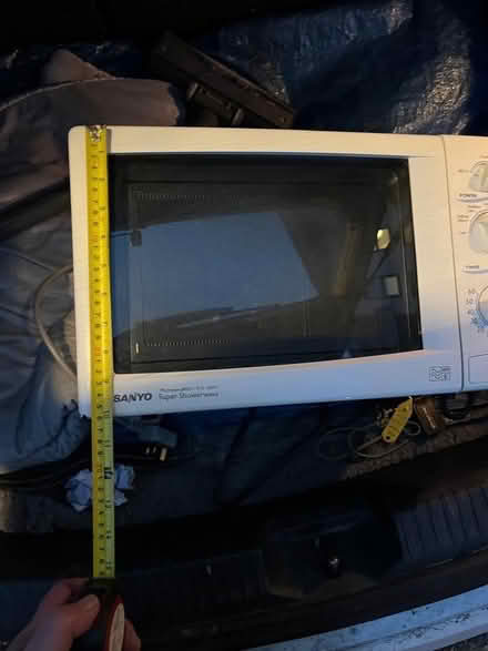 Photo of free Sanyo microwave with grill (Millbank SW1P) #2