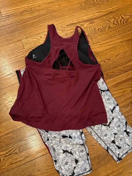 Photo of free XL Gap Fit Workout athletic outfit (S Bellmore) #2