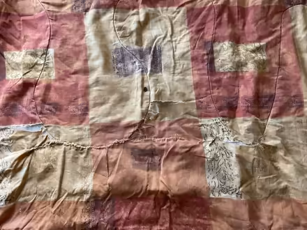 Photo of free Queen comforter (Tigard) #3