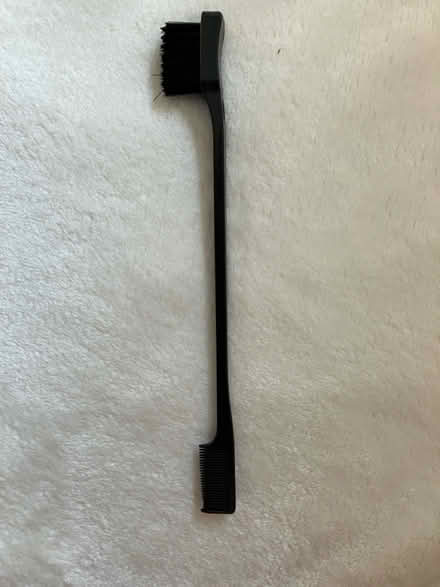 Photo of free UNUSED edge and brow brush (SW8 Wandsworth Road) #1