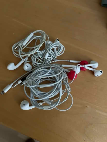 Photo of free 5 Pair of Apple earphones (Rockville) #1