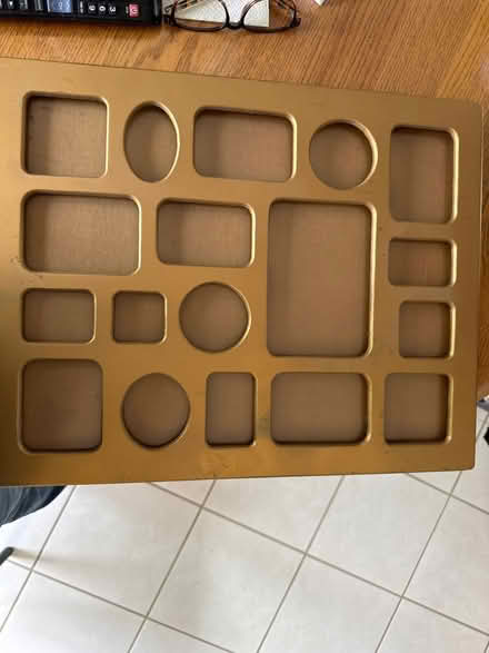 Photo of free Picture frame (Bensenville) #1